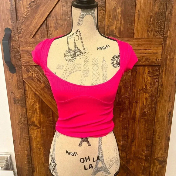 Urban Outfitters Tops - Urban outfitters pink short sleeve crop top‎ Womens size XS